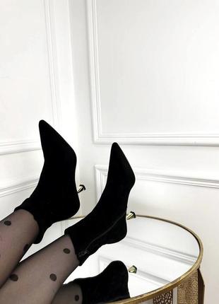 Ботильены на каблуках с узким носком чёрные2 фото