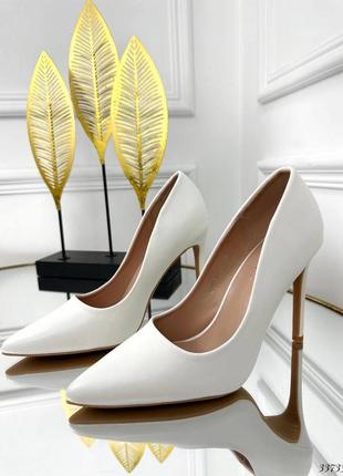 Туфли лодочки на высоком каблуке в белом цвете кожаные3 фото