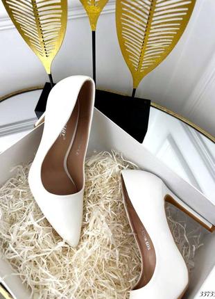 Туфли лодочки на высоком каблуке в белом цвете кожаные6 фото