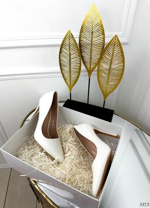 Туфли лодочки на высоком каблуке в белом цвете кожаные5 фото
