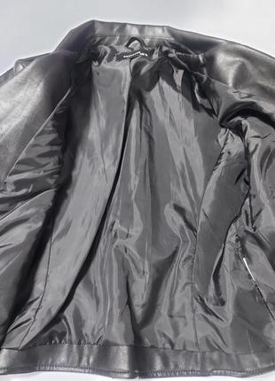 Черная байкерская куртка из искусственной кожи reserved10 фото