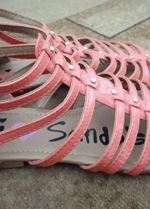 Фірмові босоніжки 37р