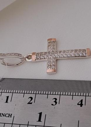 Кулон крестик серебряный с золотыми пластинами и цирконами9 фото