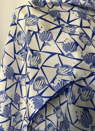 Біло-синій шовковий шарфик із рибками3 фото
