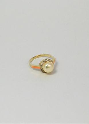 Кольцо серебряное с золотыми напайками белым жемчугом и цирконами