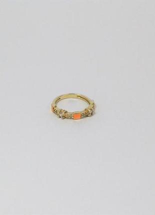 Кольцо серебряное с золотыми напайками и белыми цирконами разного размера