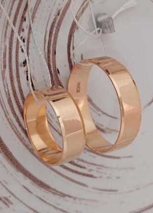 Золотые обручальные кольца пара средней ширины американка10 фото