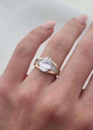 Серебряное кольцо с золотыми пластинами и крупным цирконом2 фото