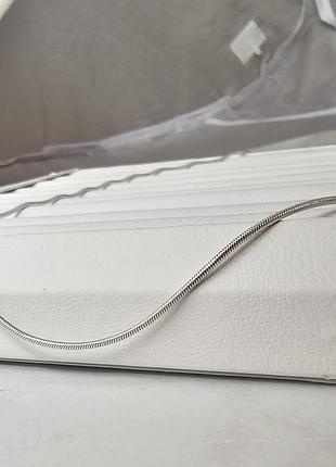 Серебряная цепочка с красивым плетением снейк