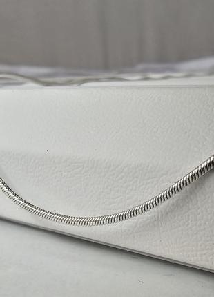 Серебряная цепочка с красивым плетением снейк