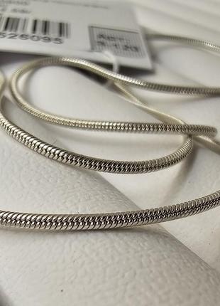 Серебряная цепочка с красивым плетением снейк