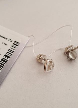 Серьги пусеты серебряные сердечки с белыми камнями внутри формы2 фото