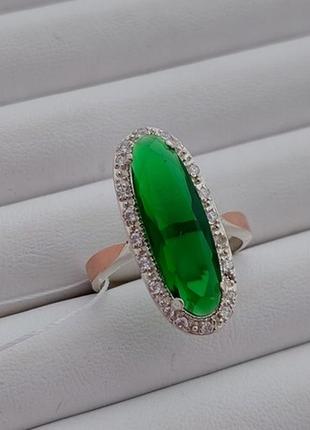 Гарнитур серебряный кольцо и серьги-подвески муза с золотом и зелеными фианитами3 фото
