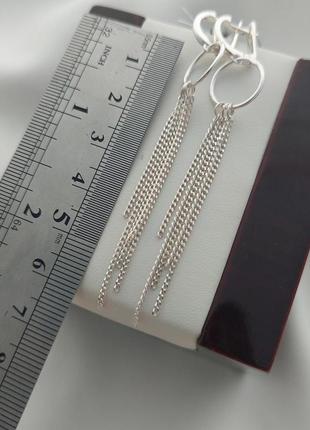 Серебряные серьги длинные с цепочками на круглых подвесках8 фото