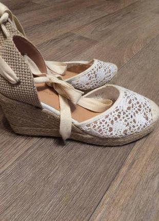 Босоножки, эспадрильи
