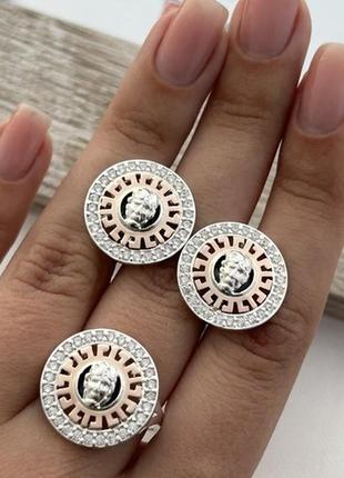 Комплект украшений серьги и кольцо серебряные с золотыми напайками и фианитами2 фото