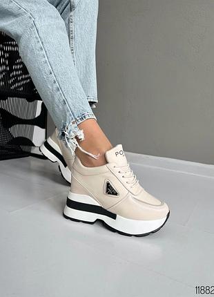 Сникерсы женские