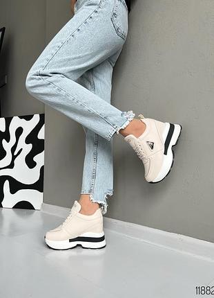 Сникерсы женские