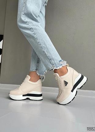 Сникерсы женские