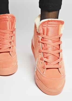 Яркие женские меховые кроссовки nike в розовом цвете /осень/зима/весна😍3 фото