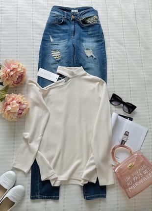Мягкий кремовый свитер и стильные джинсы8 фото