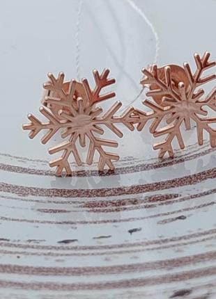 Серьги пусеты позолоченные из серебра со снежинками7 фото