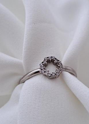 Серебряное кольцо цветок с фианитами тонкое