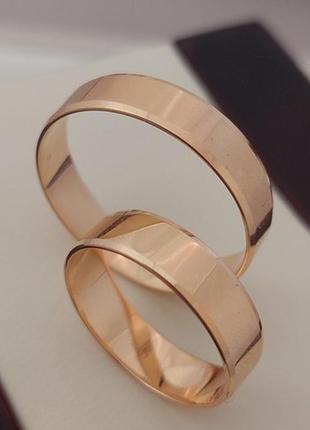 Золотые обручальные кольца пара средней ширины американка