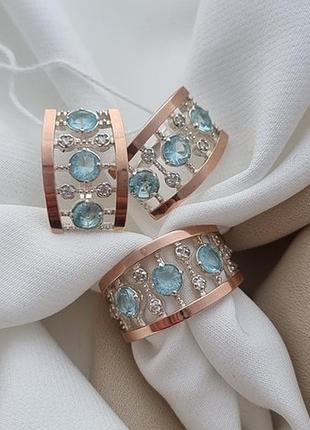 Серебряные наборы с золотыми пластинами и белыми и голубыми цирконами
