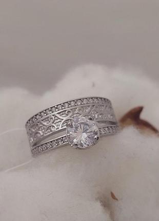 Двойное кольцо из серебра с орнаментом и крупным фианитом5 фото