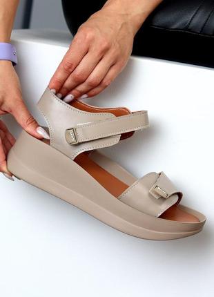 Шкіряні босоніжки