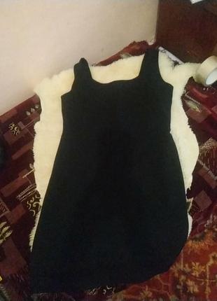 Черное платье с квадратным вырезом4 фото