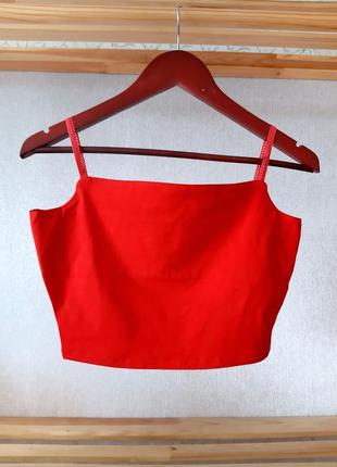 Топ жіночий однотонний на тонких брительках без рукавів.