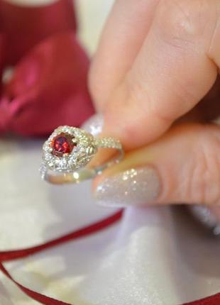 Кольцо из серебра с фианитами