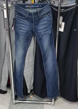 Женские джинсы