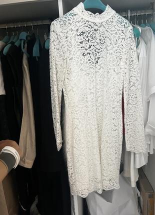 Платье белое