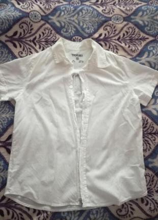 Летняя белая тениска