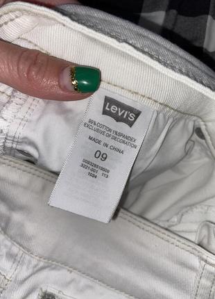 Белые джинсовые шорты levi`s размер m-l7 фото
