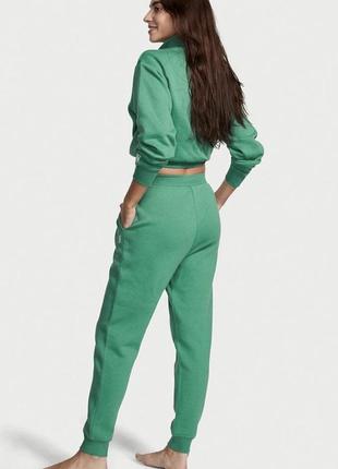 Бавовняний спортивний костюм лого victoria's secret cotton fleece high-rise jogger and crewnec2 фото