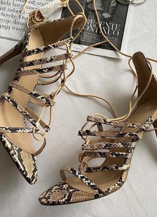 Босоножки с плетением от shoedazzle🤎