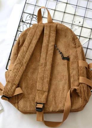 Вмісткий вельветовий рюкзак з брелком. чорний