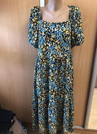 Новое с биркой ярусное платье с пышными рукавами