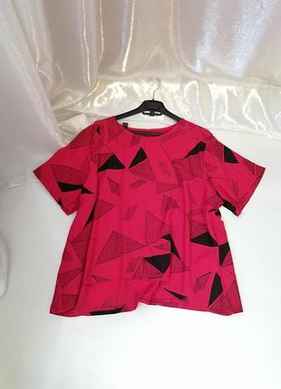 Футболка балахон лёгкий материал,  размер универсальный  бирок с размером и составом ткани нет, ткан