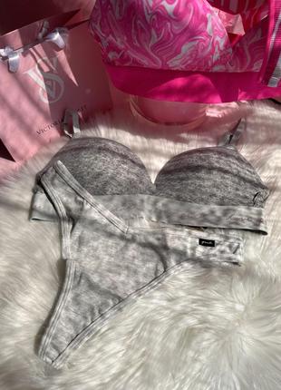 Комплект білизни бюстик + стрінги вікторія сікрет оригінал victoria’s secret pink