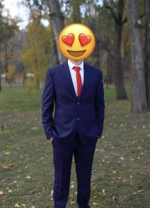 Костюм мужской. тройка - брюки, пиджак, жилетка.