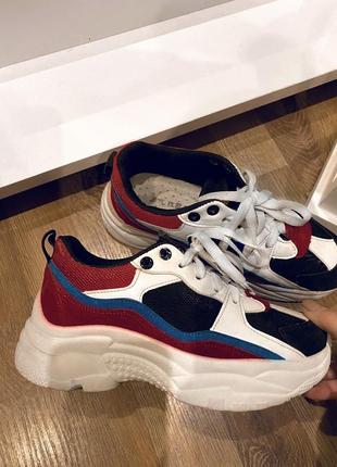 Разноцветные кроссовки на высокой подошве/белые кросы