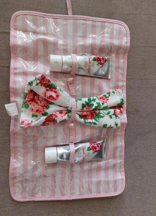 Подарунковий набір з косметичкою в квіти boot domestic delight