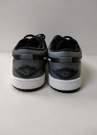 Кроссовки мужские, foot nike, черные с серым и белой подошвой, ножна шнурках, натуральная кожа.
т-4612.цена-1900грн
розміри:41;42;43;44;45;46.7 фото