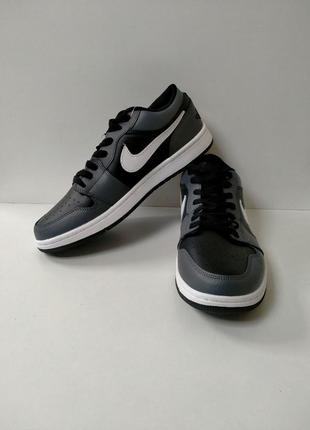 Кроссовки мужские, foot nike, черные с серым и белой подошвой, ножна шнурках, натуральная кожа.
т-4612.цена-1900грн
розміри:41;42;43;44;45;46.2 фото
