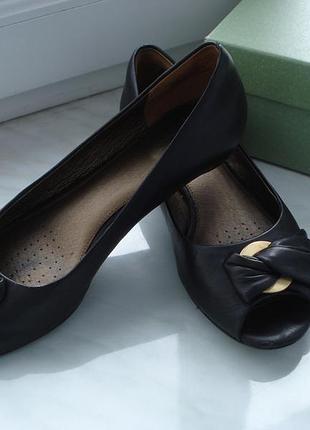 Clarks, шкіряні туфлі з відкритим носиком